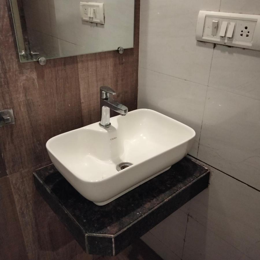 Hotel Everest Lodging Navi Mumbai Exterior photo