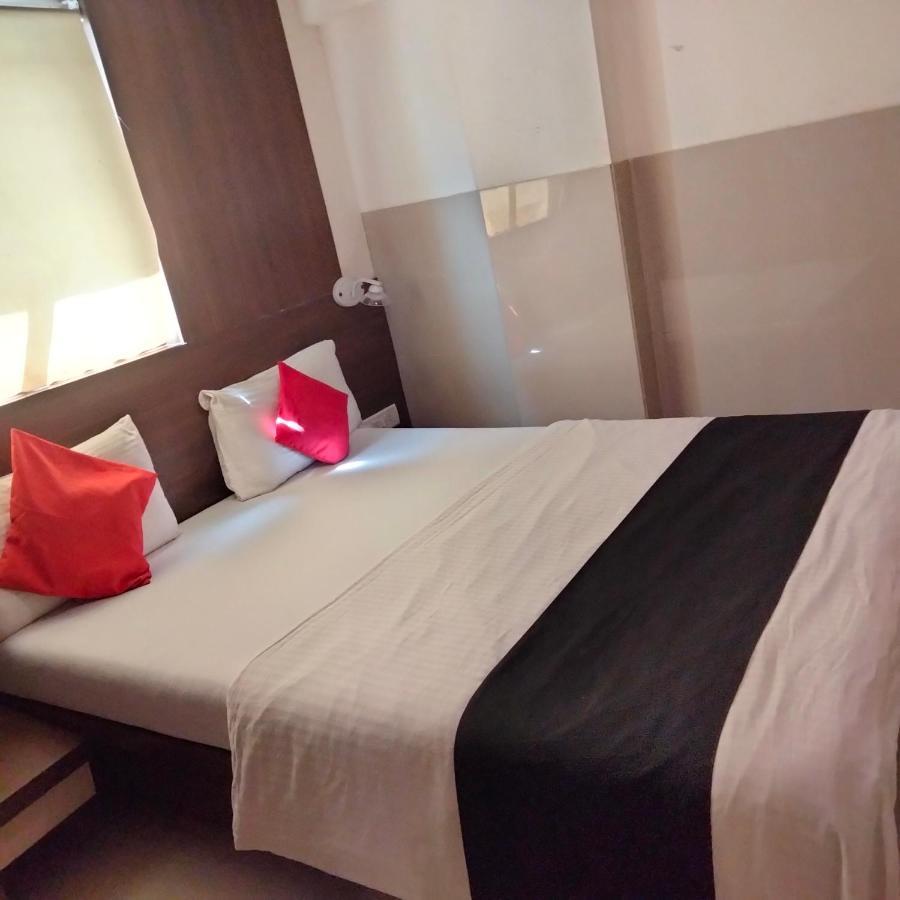 Hotel Everest Lodging Navi Mumbai Exterior photo