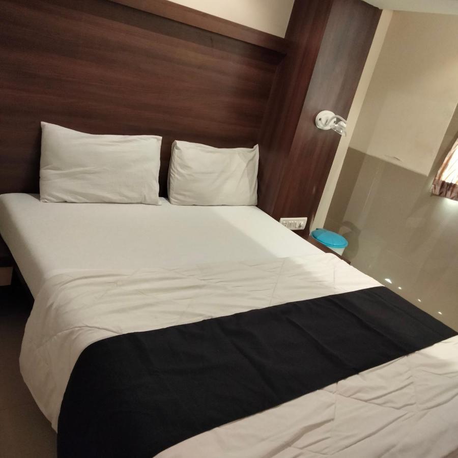 Hotel Everest Lodging Navi Mumbai Exterior photo