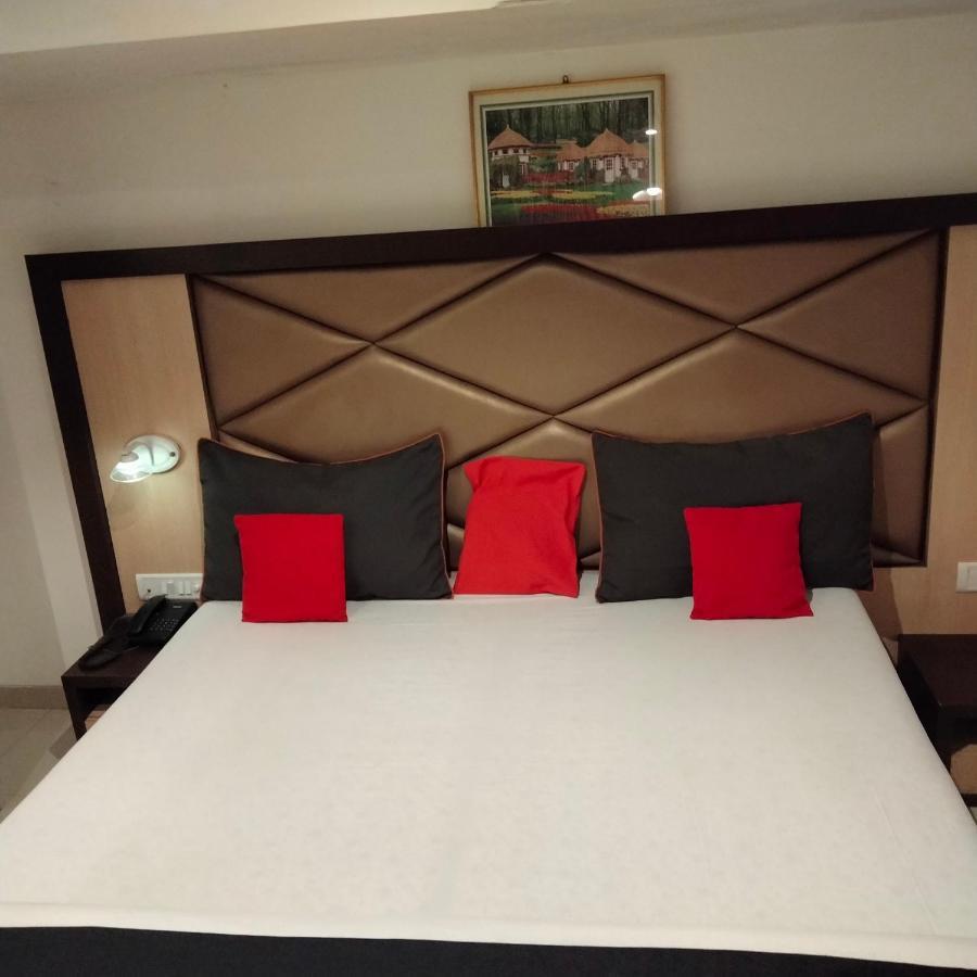 Hotel Everest Lodging Navi Mumbai Exterior photo