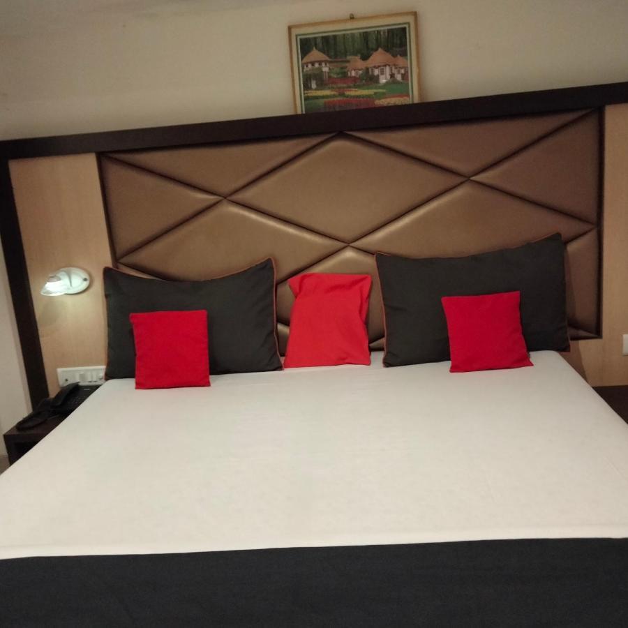 Hotel Everest Lodging Navi Mumbai Exterior photo