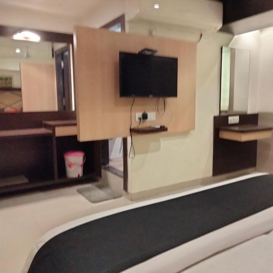 Hotel Everest Lodging Navi Mumbai Exterior photo