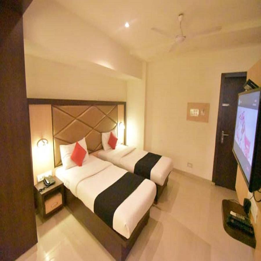 Hotel Everest Lodging Navi Mumbai Exterior photo