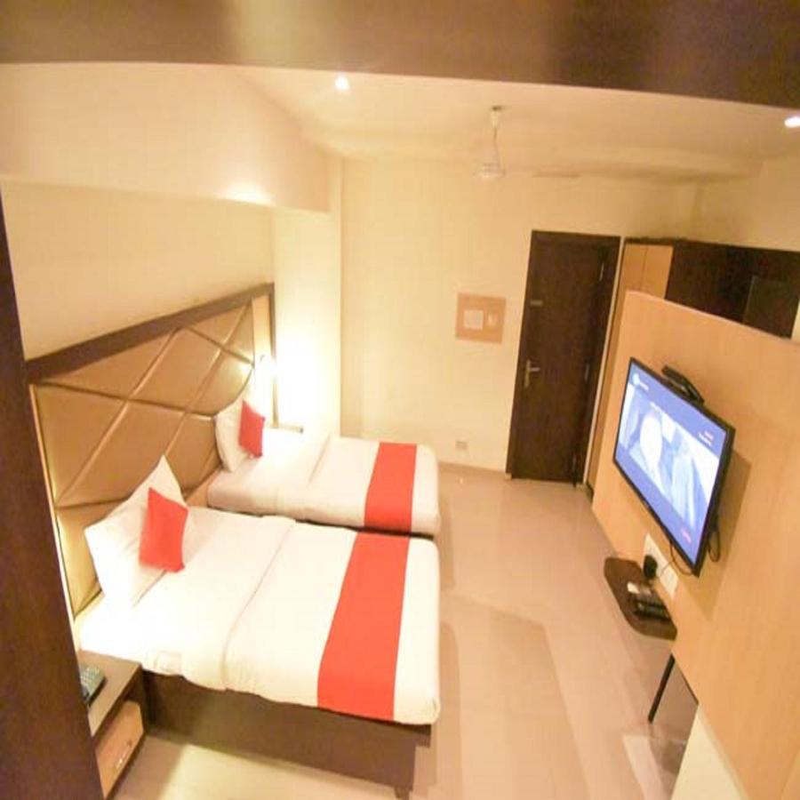 Hotel Everest Lodging Navi Mumbai Exterior photo
