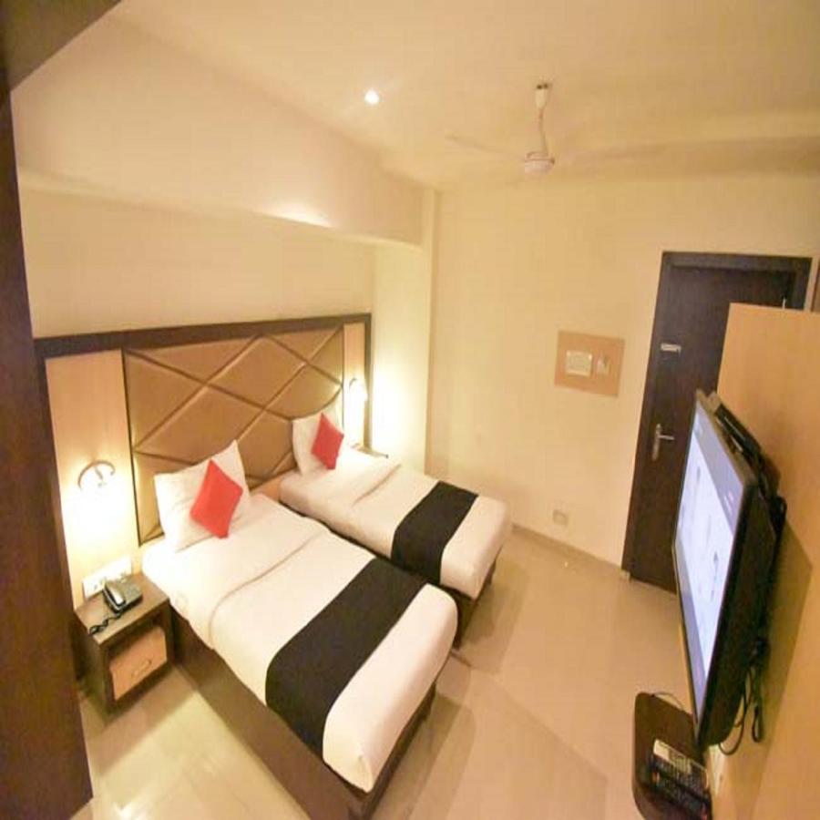 Hotel Everest Lodging Navi Mumbai Exterior photo