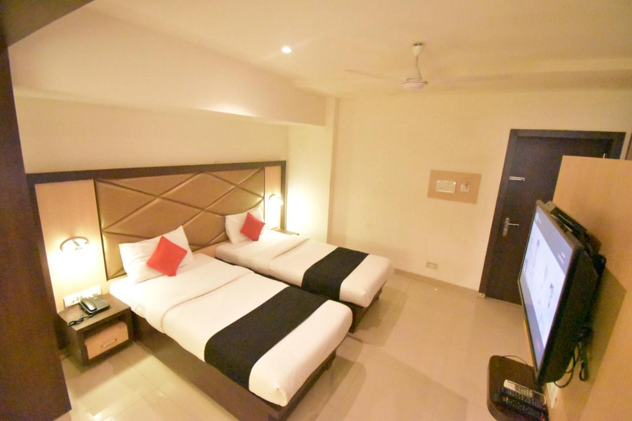 Hotel Everest Lodging Navi Mumbai Exterior photo