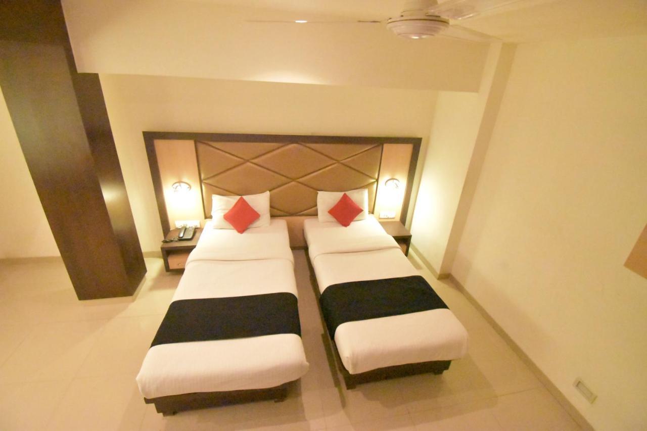 Hotel Everest Lodging Navi Mumbai Exterior photo