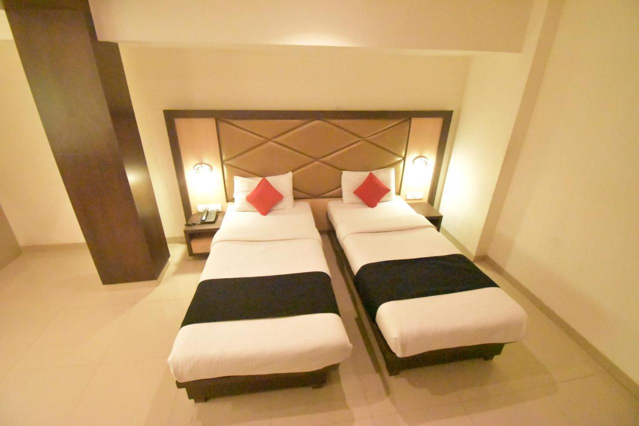 Hotel Everest Lodging Navi Mumbai Exterior photo