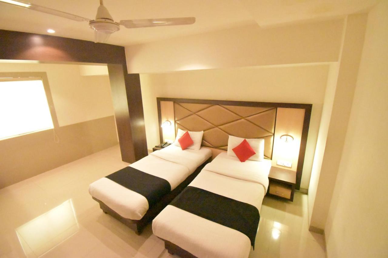 Hotel Everest Lodging Navi Mumbai Exterior photo